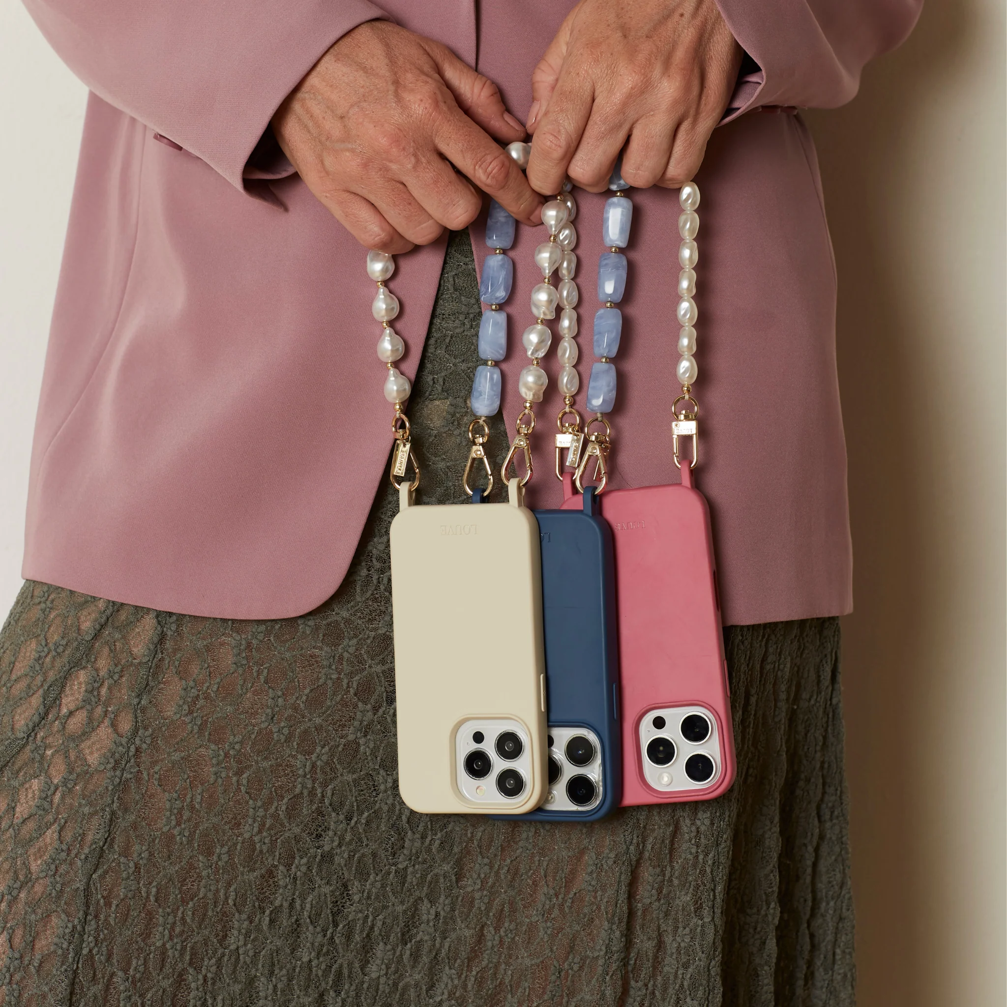 Daisy Pearl & Gold Phone Wristlet - Image 22